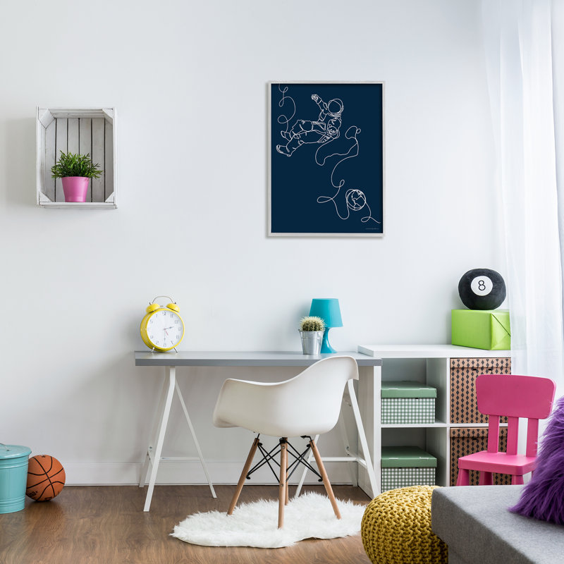«Astronaut in Outer Space Over Earth Line», art mural sur toile tendue surdimensionné par Kamdon Kreations