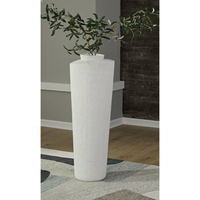 Vase Demarcus