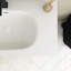Ensemble de meuble-lavabo simple 60 po en chêne foncé avec plateau en alliage d'aluminium intégré 60 po