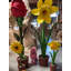 Statue de petit narcis en pot jaune