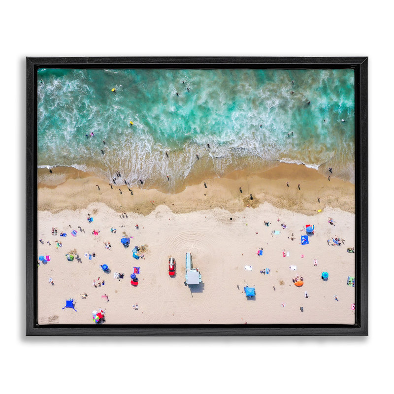 Vue aérienne de la plage d'été occupée, H 17 po x l 21 po, Cadre flottant noir de jais