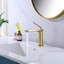 Robinet de lavabo vasque moderne à poignée simple 5 po de hauteur-128729984