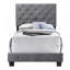 Charmant lit simple gris avec rangement spacieux sous le lit, parfait pour les chambres organisées et élégantes
