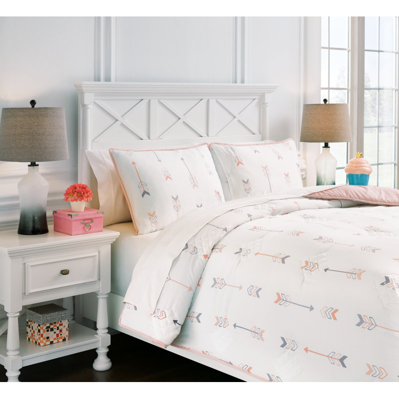 White and Blue Reversible Microfiber Twin Quilt Set