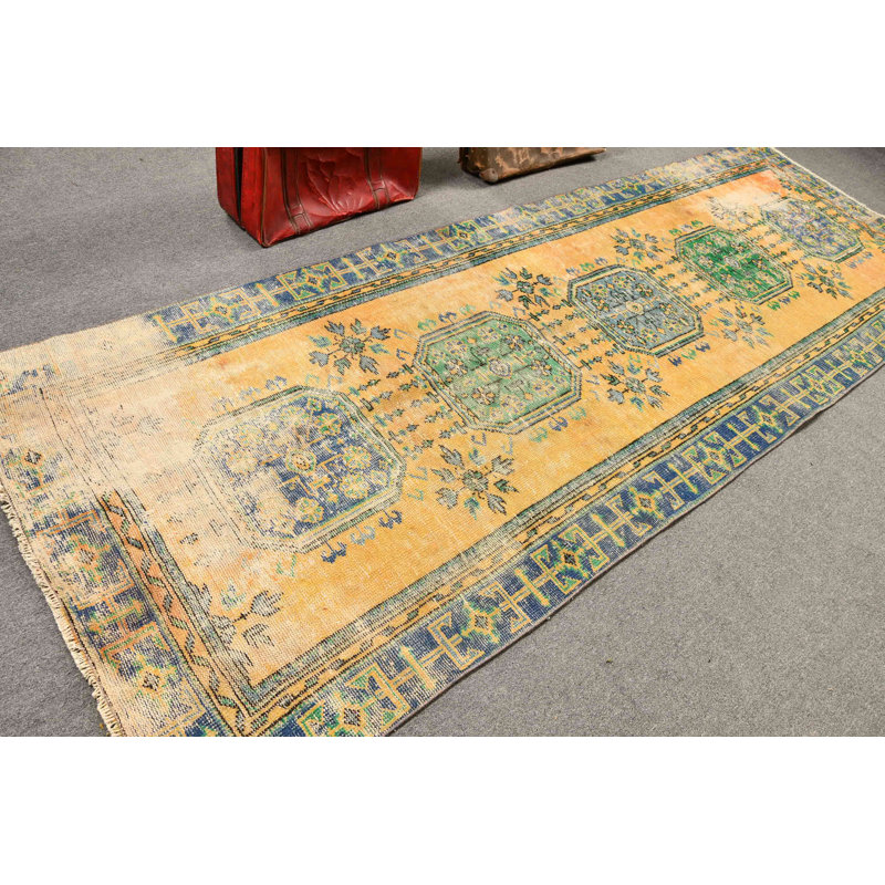 Charmant tapis de couloir turc tissé à la main de style rétro avec de la laine jaune antique pour les escaliers et les couloirs