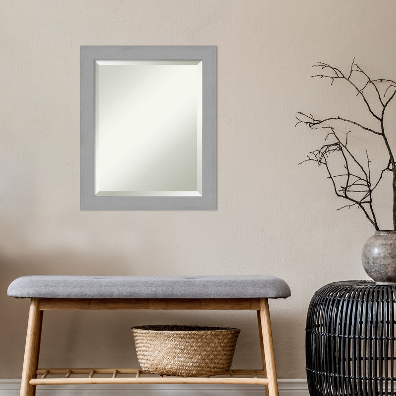 Miroir mural brossé, 23,5 po x 19,5 po