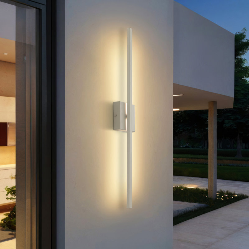 Applique murale intégrée à DEL à intensité variable de 350 degrés Sercey, Blanc, H 4,25 po x l 28 po x P 1,75 po
