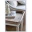 Table d'appoint carrée Alcott avec finition unique et fabrication en bois naturel durable, parfaite pour les maisons modernes et traditionnelles.