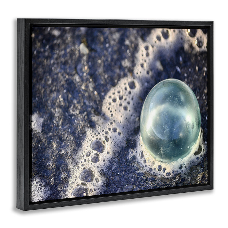  «Beach Beach» par Savanah Plank, Cadre flottant noir de jais, H 17 po x l 21 po