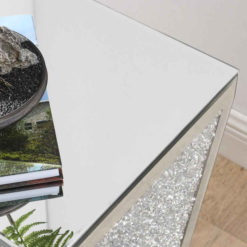 Table basse inversée à miroir triangulaire avec incrustation de diamant en cristal, idéale pour les salons et les chambres à coucher, peu encombrante et élégante