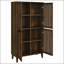 Grande armoire d'appoint à 4 portes en pin foncé avec détails complexes et lattes verticales, parfaite pour le rangement et la décoration