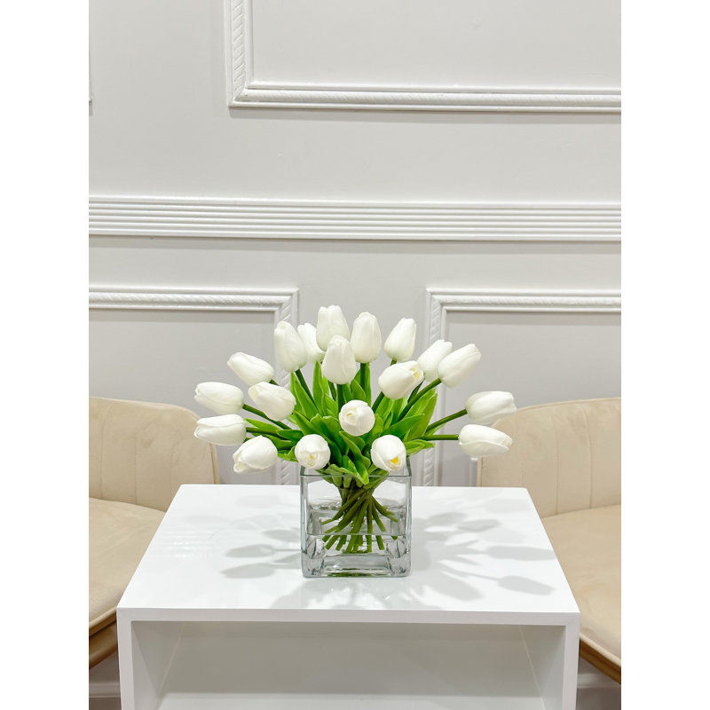 Arrangement floral tulipes dans un vase