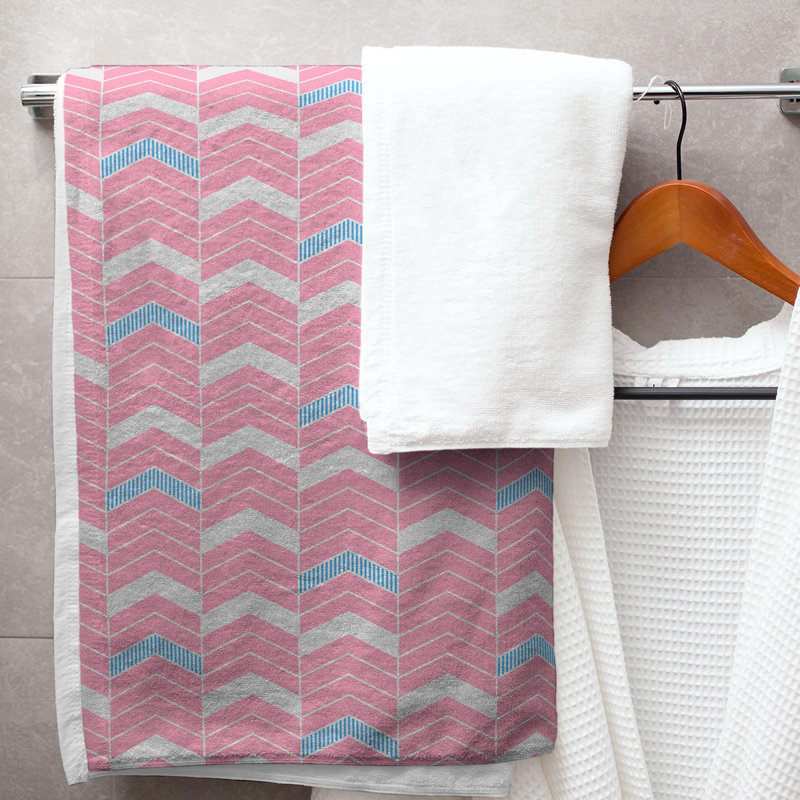 Serviette de bain à chevrons alignés Stephenie, Rose / bleu ciel / jaune