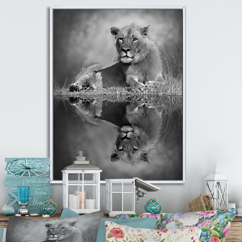 Lion en noir et blanc II - Impression sur toile, H 40 po x l 30 po, Cadre flottant blanc