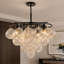 Lustre moderne à huit lumières, à plusieurs niveaux, en verre texturé transparent, de 61 cm (24 po), avec hauteur de suspension réglable.