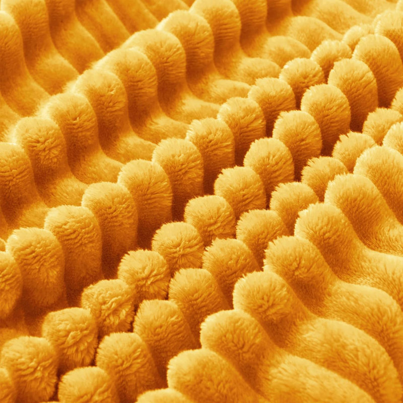 Jeté moelleux et moelleux Nestl, Jeté, Jaune