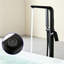 Robinet de baignoire autoportant à fixation au sol avec douche à main-128509647