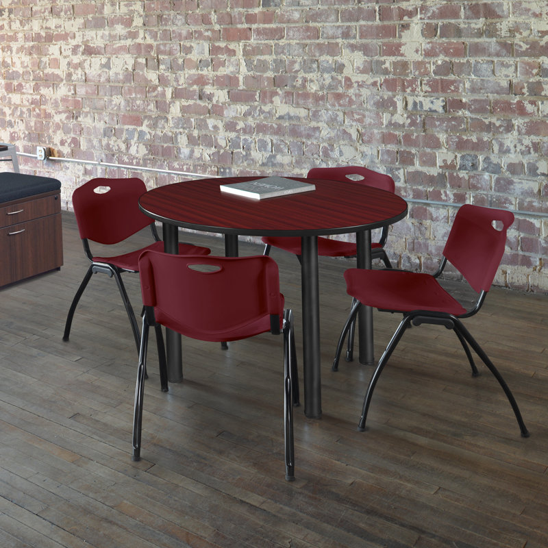 Plateau de table Kee, 4 chaises empilables, Bourgogne, Érable / noir, 29" H x 42" W x 42" D