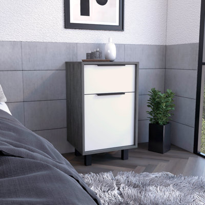 Table de chevet H 27 po, un tiroir, rangement avec porte, quatre pieds