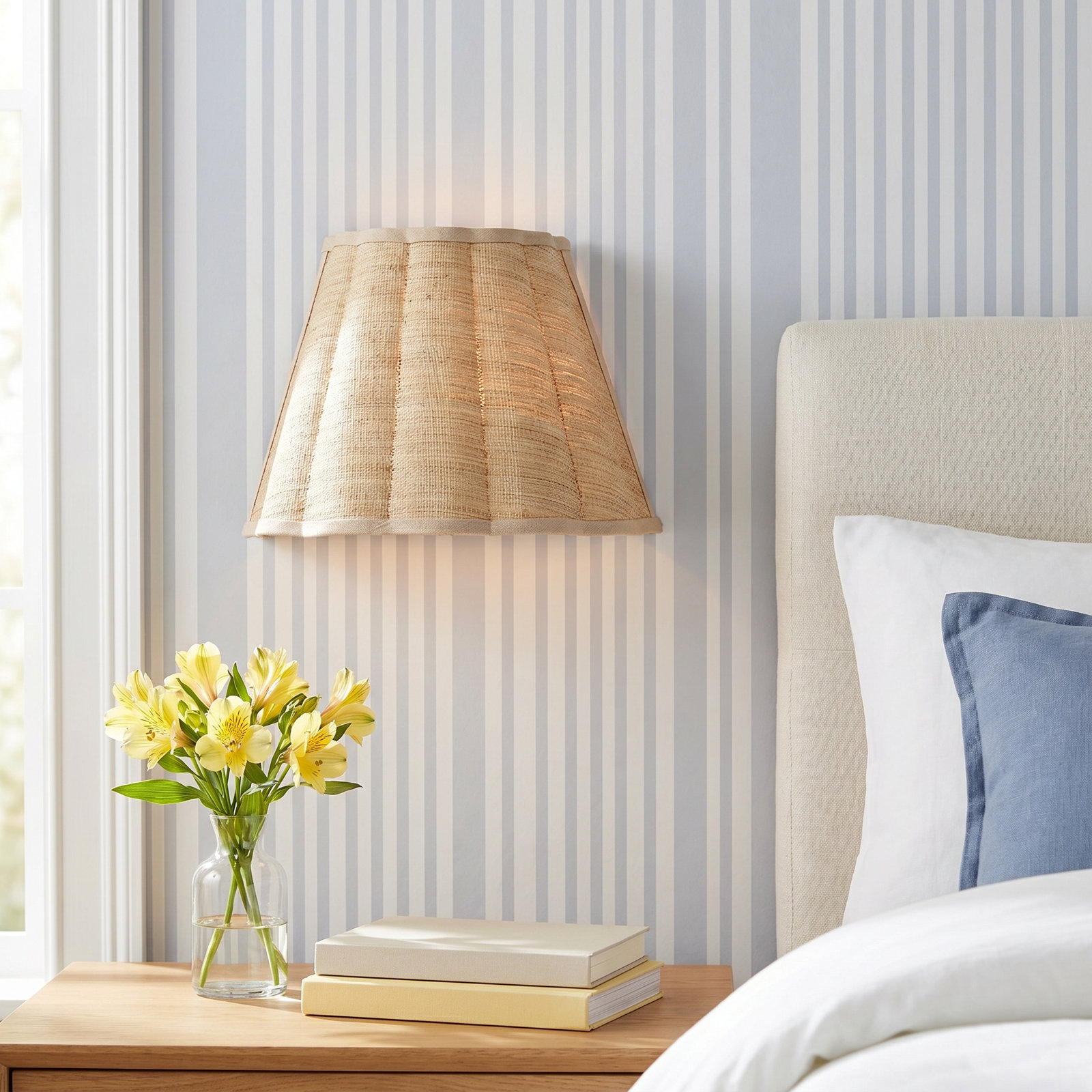 Courtney Single Light Wallchiere