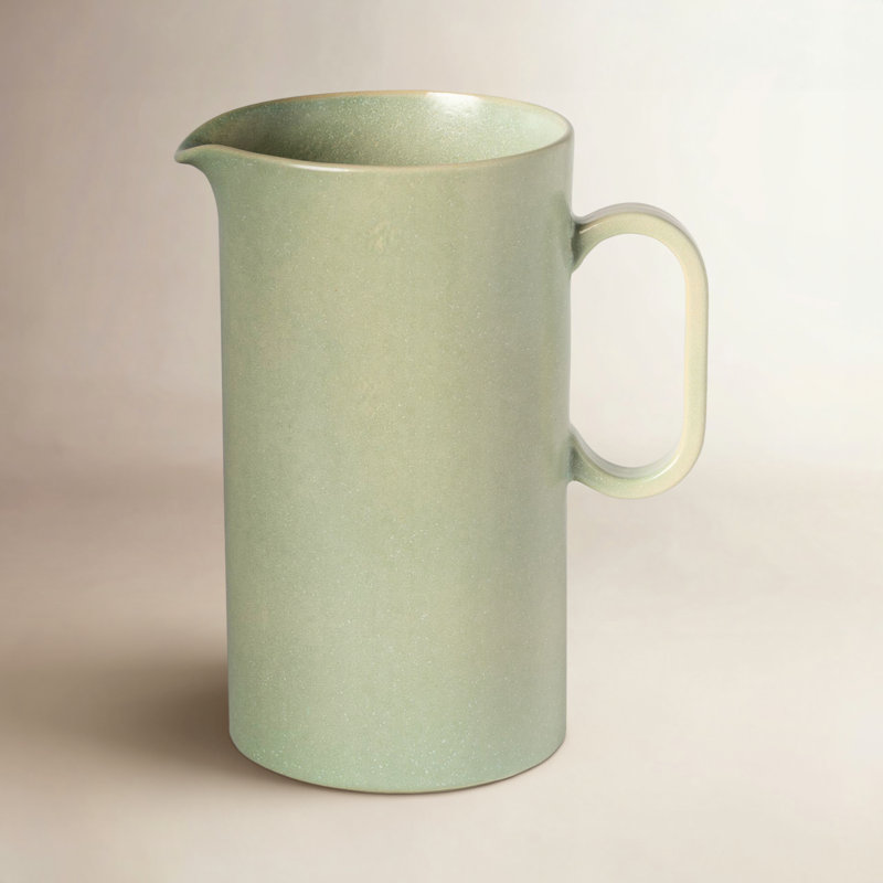 Redonda 70oz. Pitcher, Louro