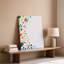 Toile, un design plat à plat vibrant et ludique mettant en vedette un art mural de fournitures scolaires colorées et d'outils éducatifs sur toile éparpillée-346435053