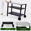 Chariot de barbecue extérieur à 3 niveaux avec plateau en acier inoxydable, table de préparation mobile sur roulettes, barre de service pour le patio et la cour arrière, support de four à pizza noir, rouille, rangement spacieux, mobilité facile, facilité de déplacement
