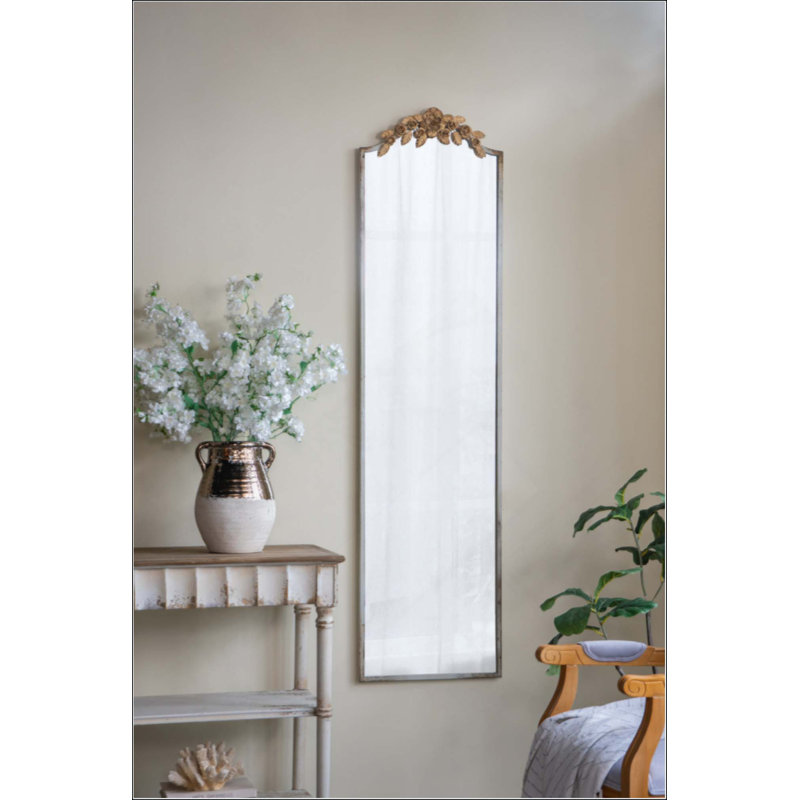 Miroir rectangulaire pleine longueur avec cadre patiné et couronne florale