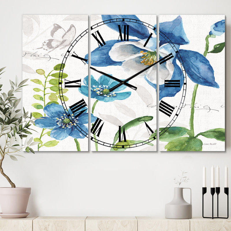 Horloge murale traditionnelle avec fleurs bleues et papillon