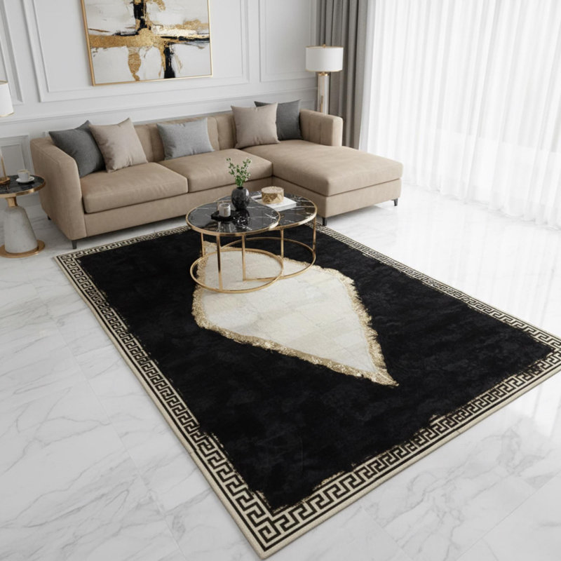 Tapis blanc, noir et doré, fourrure toscane à bordure géométrique,, Rectangle 7 pi 9 po x 10 pi 4 po