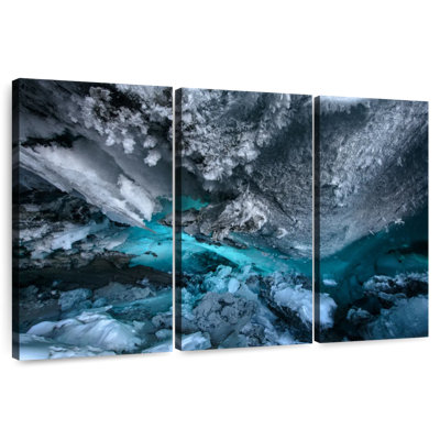 Grotte de glace d'Alvord dans le glacier de Matanuska