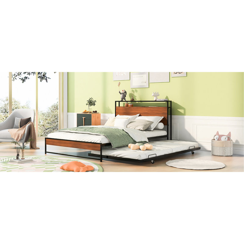 Structure de lit pleine grandeur en métal noir avec couchette, entrées et support à lattes. Aucun sommier tapissier requis pour la décoration intérieure de chambre à coucher moderne