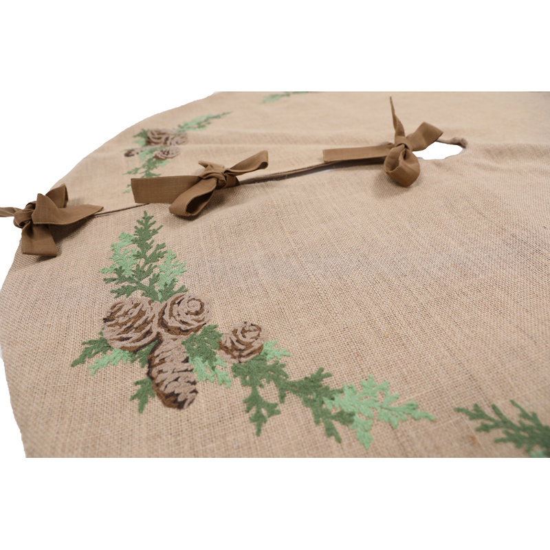 Jupe d'arbre en pin et pommes de pin brodées Crewel