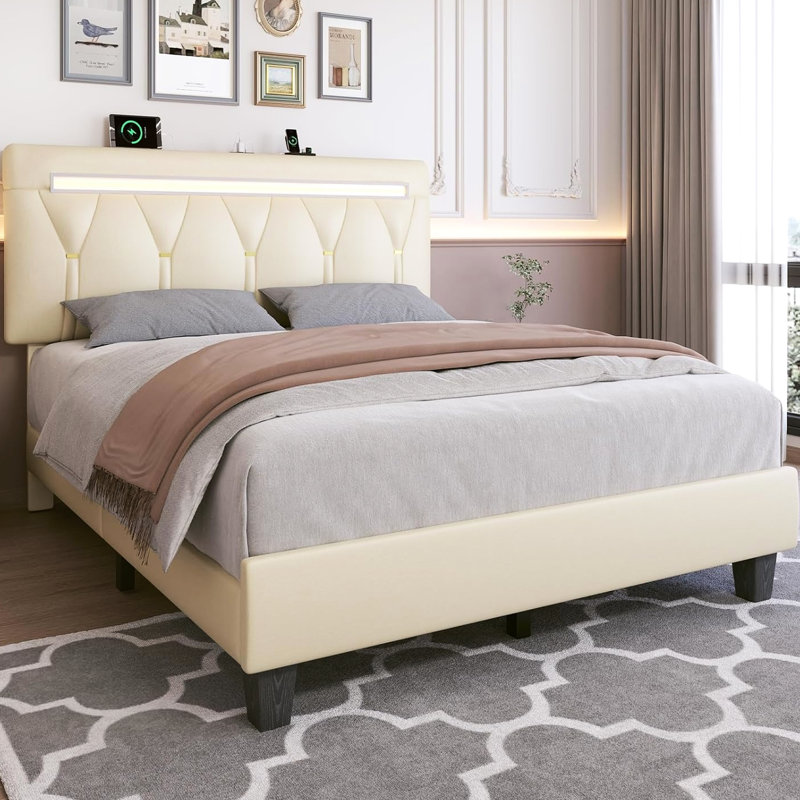 Cadre de grand lit avec lumières à DEL, haut-parleur et fonction de charge - style moderne pour la chambre à coucher, similicuir beige, support en bois de chêne, plus de 60000 couleurs personnalisables, modes d'éclairage à luminosité réglable,