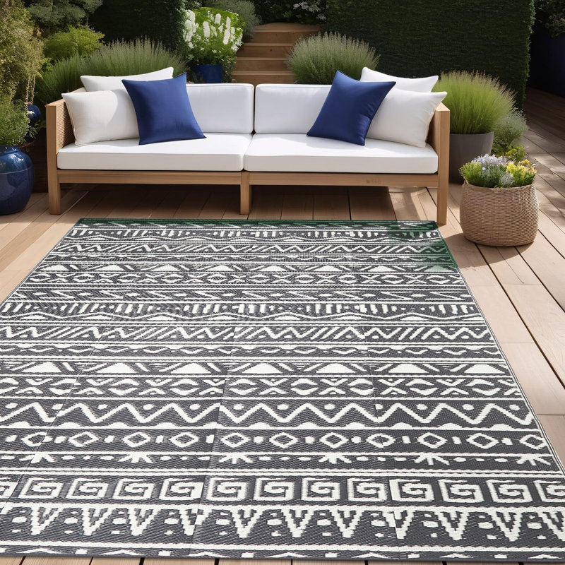 Lucia Bohemian Style Black/White Waterproof Reversible Outdoor Rug, Rectangle 8' x 10'