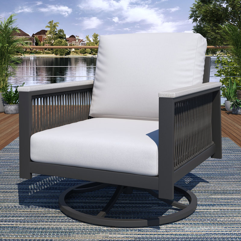 Chaise d'extérieur en métal doré avec coussin Townsend, Tissu blanc Sunbrella®