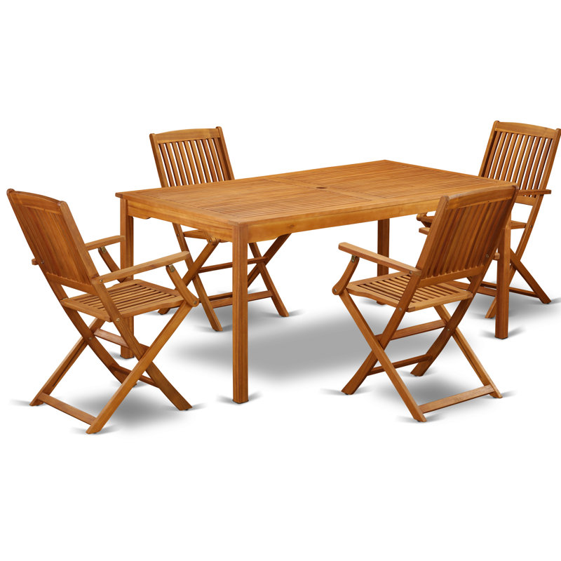Cet ensemble de salle à manger de bistro 5 pièces pour patio comprend une table d'extérieur rectangulaire en bois d'acacia et 4 chaises pliantes à accoudoirs, 36 po x 66 po, huile naturelle