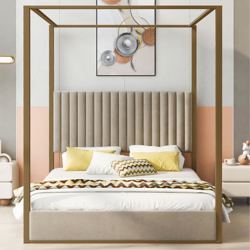 Grand lit plateforme à baldaquin avec tête de lit et structure en métal, beige