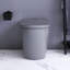 Toilette intelligente avec bouton de commande latéral-111617433