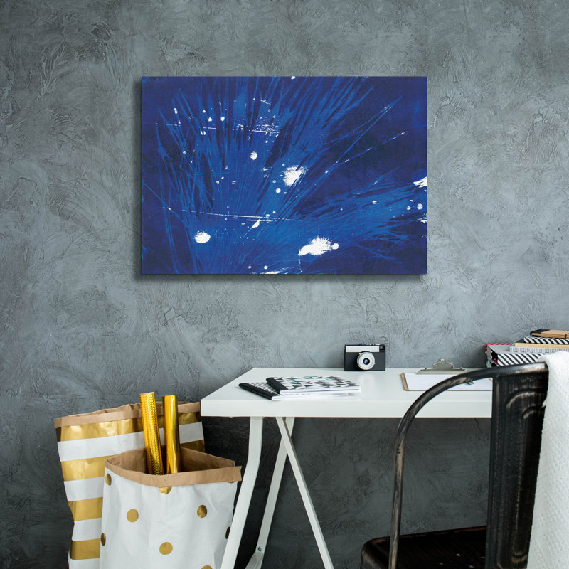 «Indigo Burst II» par Regina Moore, H 18 po x l 26 po x P 0,75 po