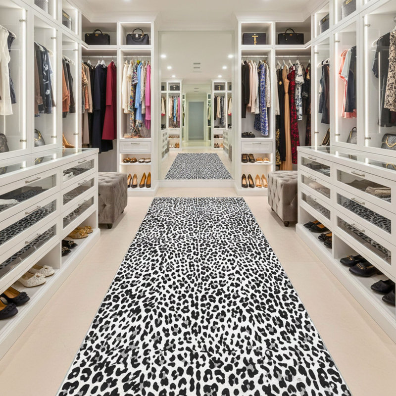 Tapis léopard intérieur antidérapant Kaira, Léopard des neiges, Rectangle 2 pi 7 po x 5 pi