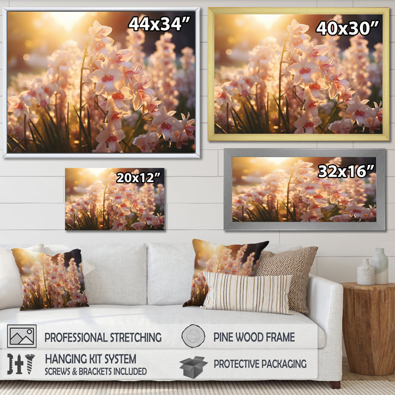 Champ d'orchidées blanches avec coucher de soleil sur toile, H 12 po x l 20 po x P 1 po, Encadrement doré
