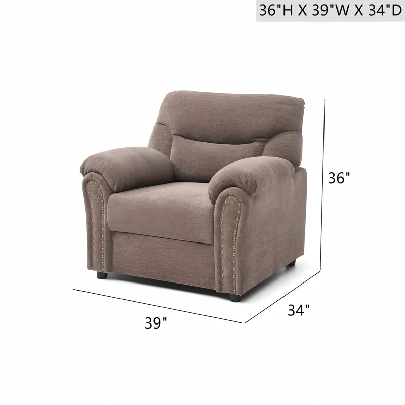 Chaise exquise avec accoudoirs évasés et garniture cloutée, alliant confort et style pour un ajout parfait à l'espace de vie
