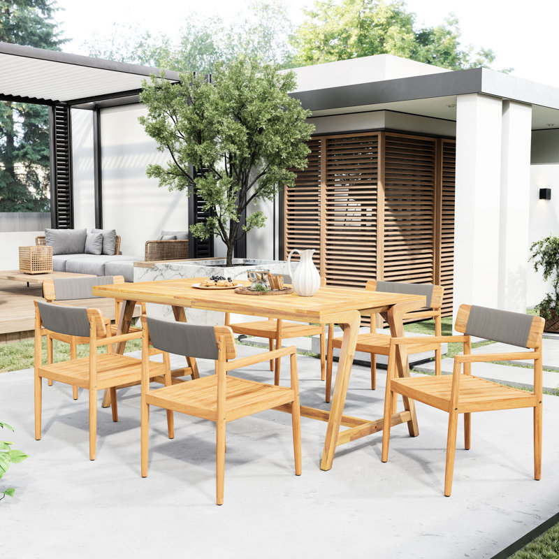 4 chaises de patio en bois d'apparence grise pour l'extérieur