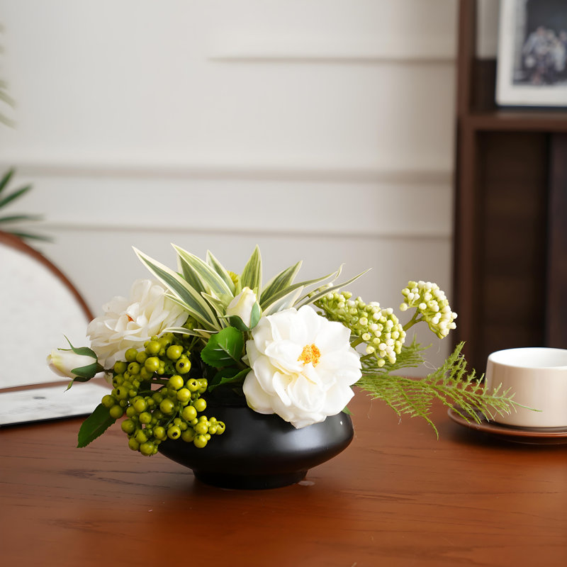 Ornements de fleurs simulées