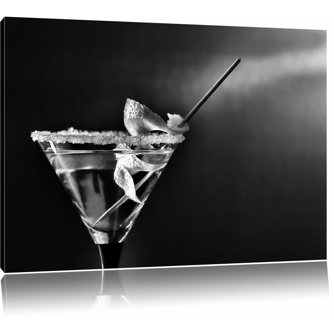 Leinwandbild Cocktail mit Zuckerrand und Zitronenschale in Monochrom