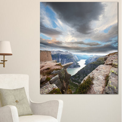 « norvège rocky terrains under clouds », reproduction de photo sur toile tendue
