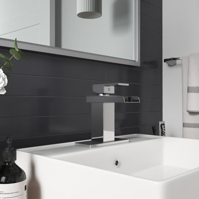 Single-handle Bathroom Faucet with Drain Assembly