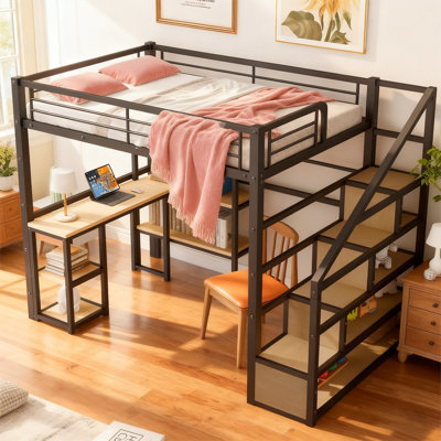 Lit mezzanine double en métal avec escalier de rangement, bureau intégré et tablettes à 3 niveaux | Conception de poste de travail peu encombrante et garde-corps complets