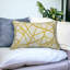 Housse de coussin réversible brodée